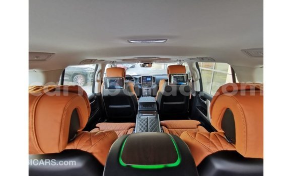 Acheter Import Voiture Toyota Land Cruiser Noir à Import - Dubai, Ouganda Acheter Import Voiture Toyota Land Cruiser Noir à Import - Dubai, Ouganda