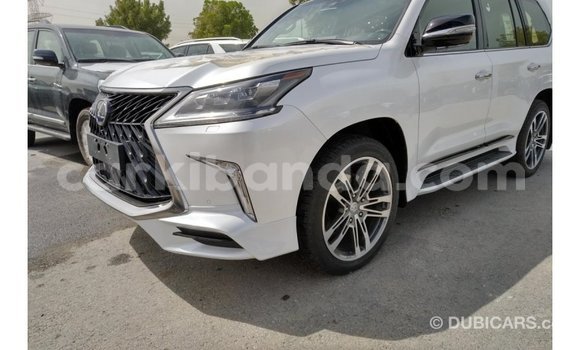 Acheter Import Voiture Lexus LX Blanc à Import - Dubai, Ouganda Acheter Import Voiture Lexus LX Blanc à Import - Dubai, Ouganda