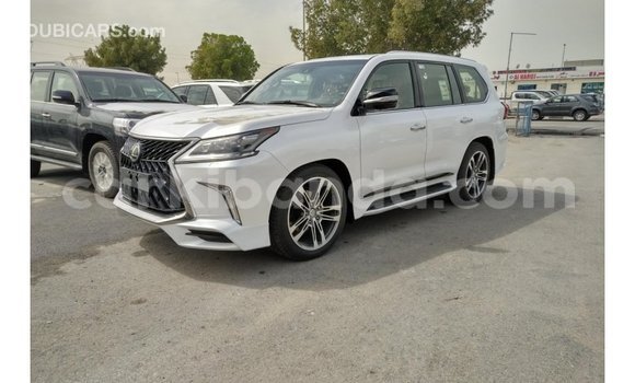 Acheter Import Voiture Lexus LX Blanc à Import - Dubai, Ouganda Acheter Import Voiture Lexus LX Blanc à Import - Dubai, Ouganda