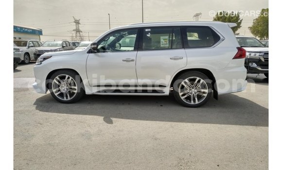 Acheter Import Voiture Lexus LX Blanc à Import - Dubai, Ouganda Acheter Import Voiture Lexus LX Blanc à Import - Dubai, Ouganda