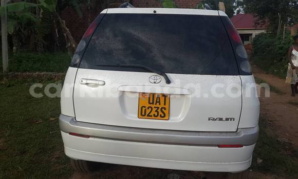 Gura Yakoze Toyota Raum White Imodoka i Kampala mu Uganda Gura Yakoze Toyota Raum White Imodoka i Kampala mu Uganda