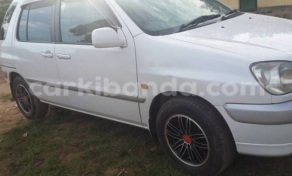 Gura Yakoze Toyota Raum White Imodoka i Kampala mu Uganda Gura Yakoze Toyota Raum White Imodoka i Kampala mu Uganda