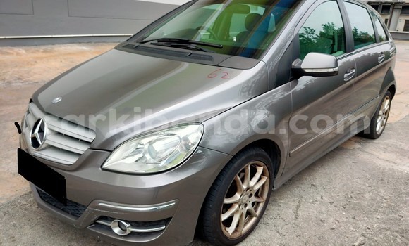 Acheter Occasion Voiture Mercedes‒Benz W186 Gris à Kampala, Ouganda Acheter Occasion Voiture Mercedes‒Benz W186 Gris à Kampala, Ouganda