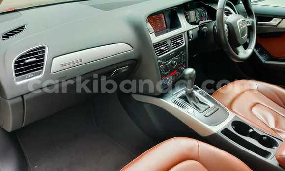 Acheter Occasion Voiture Volvo V40 Noir à Kampala, Ouganda Acheter Occasion Voiture Volvo V40 Noir à Kampala, Ouganda