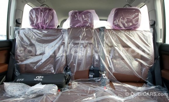 Acheter Import Voiture Toyota Land Cruiser Noir à Import - Dubai, Ouganda Acheter Import Voiture Toyota Land Cruiser Noir à Import - Dubai, Ouganda