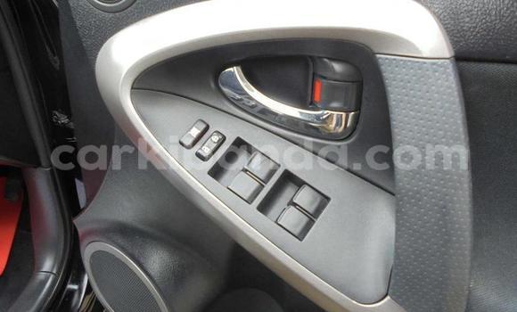 Nunua Ilio tumika Toyota RAV4 Nyingine Gari ndani ya Kampala nchini Uganda Nunua Ilio tumika Toyota RAV4 Nyingine Gari ndani ya Kampala nchini Uganda