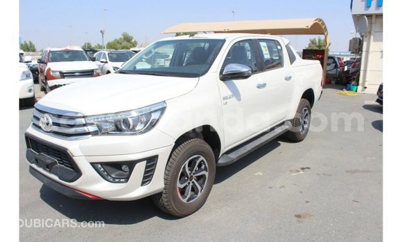 Gura Imported Toyota Hilux White Imodoka i Import - Dubai mu Uganda Gura Imported Toyota Hilux White Imodoka i Import - Dubai mu Uganda