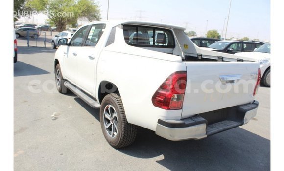Gura Imported Toyota Hilux White Imodoka i Import - Dubai mu Uganda Gura Imported Toyota Hilux White Imodoka i Import - Dubai mu Uganda