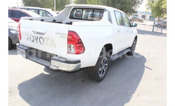 Gura Imported Toyota Hilux White Imodoka i Import - Dubai mu Uganda Gura Imported Toyota Hilux White Imodoka i Import - Dubai mu Uganda
