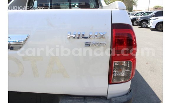 Gura Imported Toyota Hilux White Imodoka i Import - Dubai mu Uganda Gura Imported Toyota Hilux White Imodoka i Import - Dubai mu Uganda