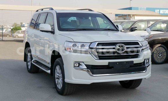 Gura Imported Toyota Land Cruiser White Imodoka i Import - Dubai mu Uganda Gura Imported Toyota Land Cruiser White Imodoka i Import - Dubai mu Uganda
