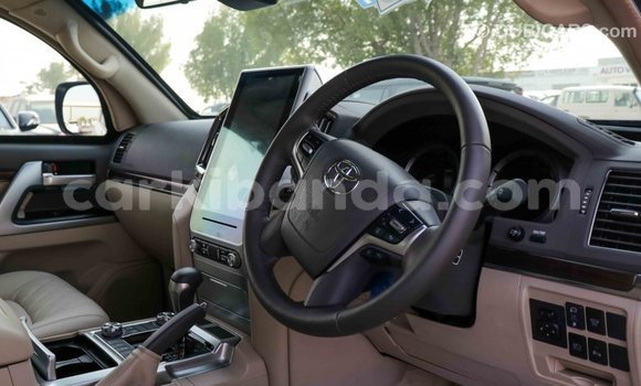 Gura Imported Toyota Land Cruiser White Imodoka i Import - Dubai mu Uganda Gura Imported Toyota Land Cruiser White Imodoka i Import - Dubai mu Uganda
