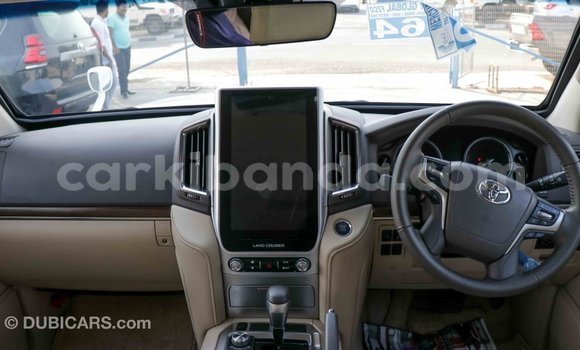 Gura Imported Toyota Land Cruiser White Imodoka i Import - Dubai mu Uganda Gura Imported Toyota Land Cruiser White Imodoka i Import - Dubai mu Uganda