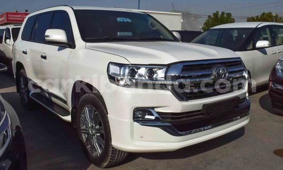 Gura Imported Toyota Land Cruiser White Imodoka i Import - Dubai mu Uganda Gura Imported Toyota Land Cruiser White Imodoka i Import - Dubai mu Uganda