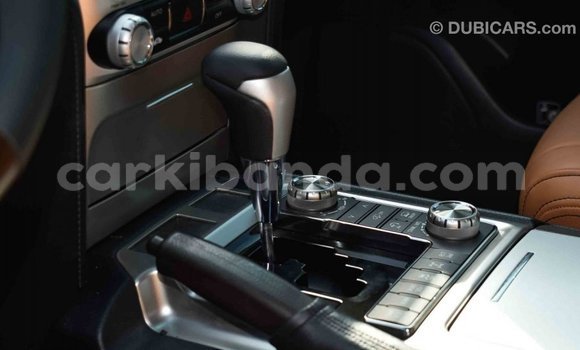Gura Imported Toyota Land Cruiser White Imodoka i Import - Dubai mu Uganda Gura Imported Toyota Land Cruiser White Imodoka i Import - Dubai mu Uganda