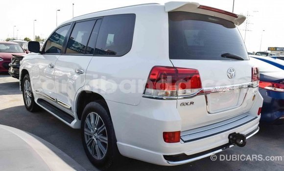 Gura Imported Toyota Land Cruiser White Imodoka i Import - Dubai mu Uganda Gura Imported Toyota Land Cruiser White Imodoka i Import - Dubai mu Uganda