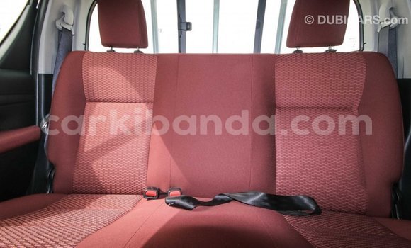 Nunua Imported Toyota Hilux Nyingine Gari ndani ya Import - Dubai nchini Uganda Nunua Imported Toyota Hilux Nyingine Gari ndani ya Import - Dubai nchini Uganda