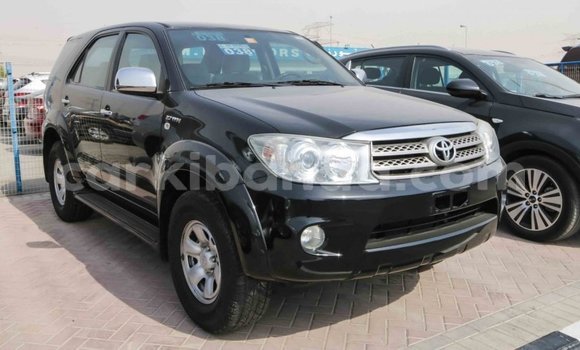 Nunua Imported Toyota Fortuner Nyeusi Gari ndani ya Import - Dubai nchini Uganda Nunua Imported Toyota Fortuner Nyeusi Gari ndani ya Import - Dubai nchini Uganda