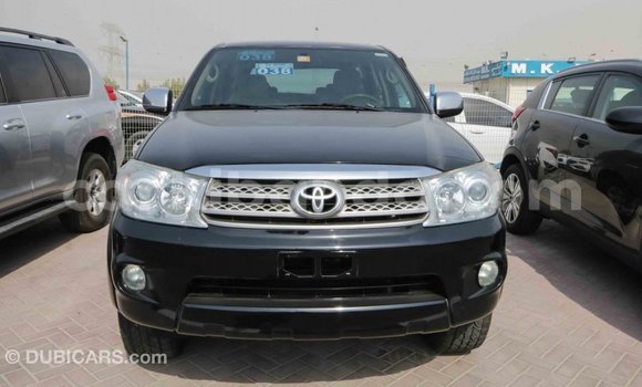 Nunua Imported Toyota Fortuner Nyeusi Gari ndani ya Import - Dubai nchini Uganda Nunua Imported Toyota Fortuner Nyeusi Gari ndani ya Import - Dubai nchini Uganda