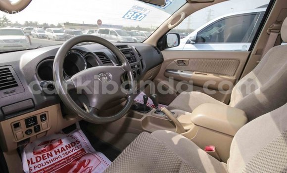 Nunua Imported Toyota Fortuner Nyeusi Gari ndani ya Import - Dubai nchini Uganda Nunua Imported Toyota Fortuner Nyeusi Gari ndani ya Import - Dubai nchini Uganda