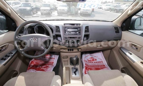 Nunua Imported Toyota Fortuner Nyeusi Gari ndani ya Import - Dubai nchini Uganda Nunua Imported Toyota Fortuner Nyeusi Gari ndani ya Import - Dubai nchini Uganda