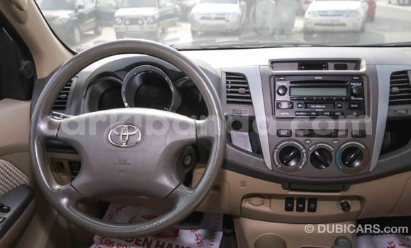 Nunua Imported Toyota Fortuner Nyeusi Gari ndani ya Import - Dubai nchini Uganda Nunua Imported Toyota Fortuner Nyeusi Gari ndani ya Import - Dubai nchini Uganda