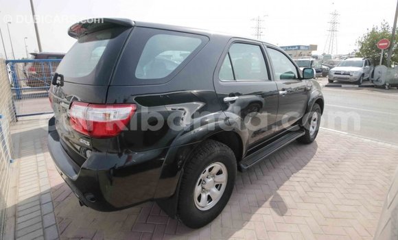 Nunua Imported Toyota Fortuner Nyeusi Gari ndani ya Import - Dubai nchini Uganda Nunua Imported Toyota Fortuner Nyeusi Gari ndani ya Import - Dubai nchini Uganda