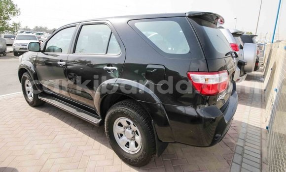 Nunua Imported Toyota Fortuner Nyeusi Gari ndani ya Import - Dubai nchini Uganda Nunua Imported Toyota Fortuner Nyeusi Gari ndani ya Import - Dubai nchini Uganda