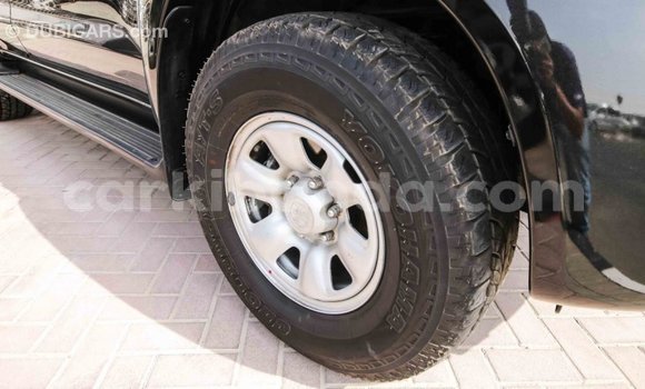 Nunua Imported Toyota Fortuner Nyeusi Gari ndani ya Import - Dubai nchini Uganda Nunua Imported Toyota Fortuner Nyeusi Gari ndani ya Import - Dubai nchini Uganda
