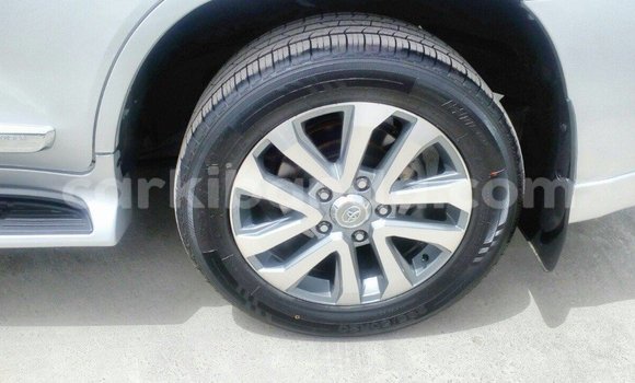 Acheter Import Voiture Toyota Land Cruiser Autre à Import - Dubai, Ouganda Acheter Import Voiture Toyota Land Cruiser Autre à Import - Dubai, Ouganda