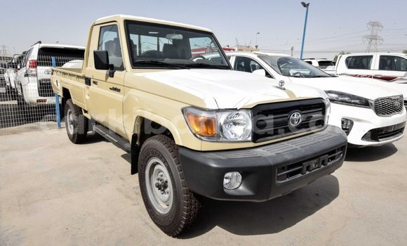 Nunua Imported Toyota Land Cruiser Beige Gari ndani ya Import - Dubai nchini Uganda Nunua Imported Toyota Land Cruiser Beige Gari ndani ya Import - Dubai nchini Uganda