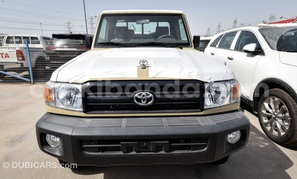 Nunua Imported Toyota Land Cruiser Beige Gari ndani ya Import - Dubai nchini Uganda Nunua Imported Toyota Land Cruiser Beige Gari ndani ya Import - Dubai nchini Uganda