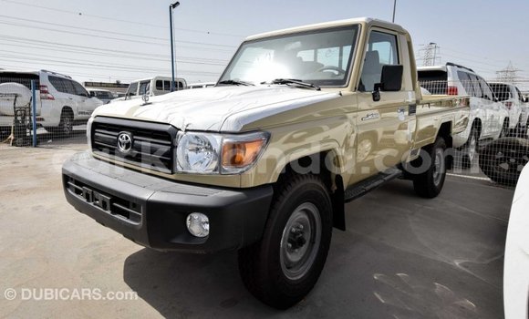 Nunua Imported Toyota Land Cruiser Beige Gari ndani ya Import - Dubai nchini Uganda Nunua Imported Toyota Land Cruiser Beige Gari ndani ya Import - Dubai nchini Uganda