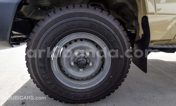 Nunua Imported Toyota Land Cruiser Beige Gari ndani ya Import - Dubai nchini Uganda Nunua Imported Toyota Land Cruiser Beige Gari ndani ya Import - Dubai nchini Uganda