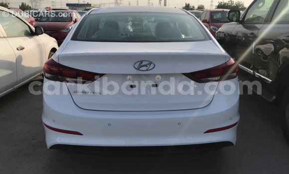Nunua Imported Hyundai Elantra Nyeupe Gari ndani ya Import - Dubai nchini Uganda Nunua Imported Hyundai Elantra Nyeupe Gari ndani ya Import - Dubai nchini Uganda