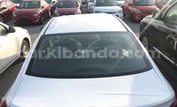 Nunua Imported Hyundai Elantra Nyeupe Gari ndani ya Import - Dubai nchini Uganda Nunua Imported Hyundai Elantra Nyeupe Gari ndani ya Import - Dubai nchini Uganda