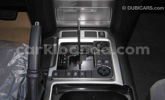 Acheter Import Voiture Toyota Land Cruiser Blanc à Import - Dubai, Ouganda Acheter Import Voiture Toyota Land Cruiser Blanc à Import - Dubai, Ouganda