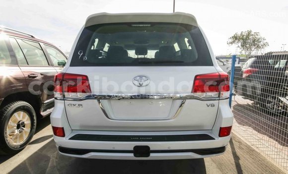 Acheter Import Voiture Toyota Land Cruiser Blanc à Import - Dubai, Ouganda Acheter Import Voiture Toyota Land Cruiser Blanc à Import - Dubai, Ouganda
