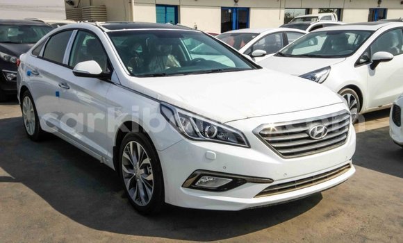 Nunua Imported Hyundai Sonata Nyeupe Gari ndani ya Import - Dubai nchini Uganda Nunua Imported Hyundai Sonata Nyeupe Gari ndani ya Import - Dubai nchini Uganda