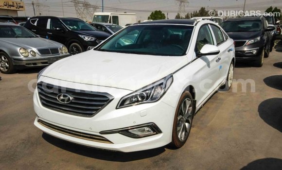 Nunua Imported Hyundai Sonata Nyeupe Gari ndani ya Import - Dubai nchini Uganda Nunua Imported Hyundai Sonata Nyeupe Gari ndani ya Import - Dubai nchini Uganda