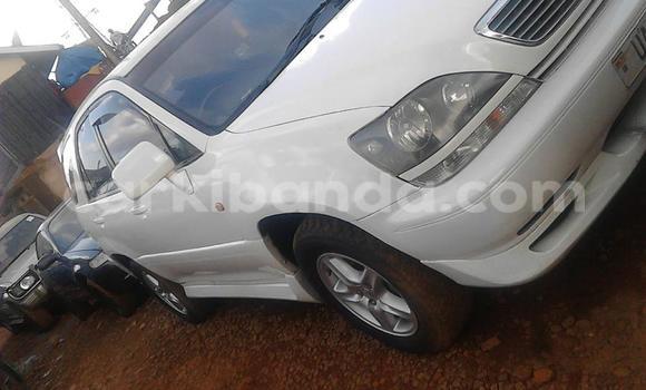 Gura Yakoze Toyota Harrier White Imodoka i Kampala mu Uganda Gura Yakoze Toyota Harrier White Imodoka i Kampala mu Uganda