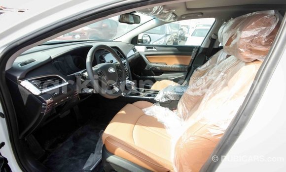 Nunua Imported Hyundai Sonata Nyeupe Gari ndani ya Import - Dubai nchini Uganda Nunua Imported Hyundai Sonata Nyeupe Gari ndani ya Import - Dubai nchini Uganda
