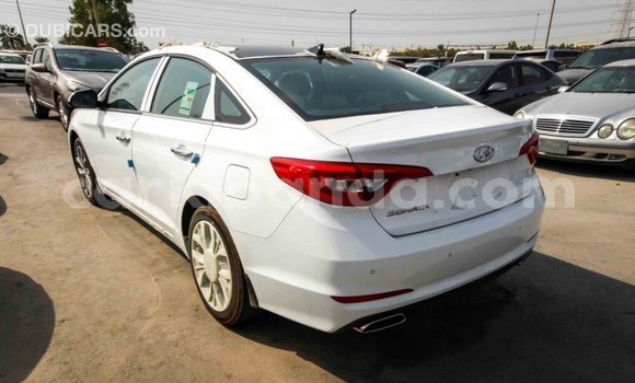Nunua Imported Hyundai Sonata Nyeupe Gari ndani ya Import - Dubai nchini Uganda Nunua Imported Hyundai Sonata Nyeupe Gari ndani ya Import - Dubai nchini Uganda