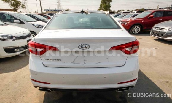 Nunua Imported Hyundai Sonata Nyeupe Gari ndani ya Import - Dubai nchini Uganda Nunua Imported Hyundai Sonata Nyeupe Gari ndani ya Import - Dubai nchini Uganda