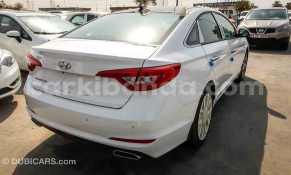Nunua Imported Hyundai Sonata Nyeupe Gari ndani ya Import - Dubai nchini Uganda Nunua Imported Hyundai Sonata Nyeupe Gari ndani ya Import - Dubai nchini Uganda