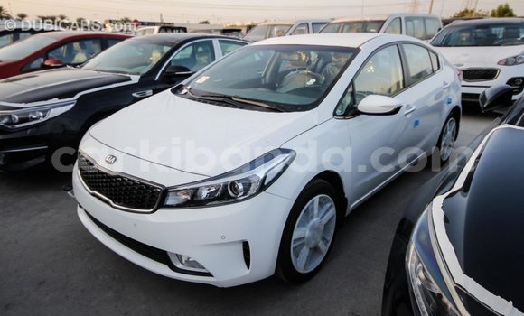Acheter Import Voiture Kia Cerato Blanc à Import - Dubai, Ouganda Acheter Import Voiture Kia Cerato Blanc à Import - Dubai, Ouganda