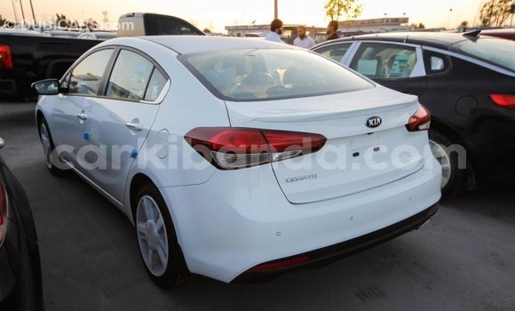 Acheter Import Voiture Kia Cerato Blanc à Import - Dubai, Ouganda Acheter Import Voiture Kia Cerato Blanc à Import - Dubai, Ouganda