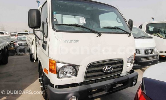 Acheter Import Utilitaire Hyundai Chorus Blanc à Import - Dubai, Ouganda Acheter Import Utilitaire Hyundai Chorus Blanc à Import - Dubai, Ouganda