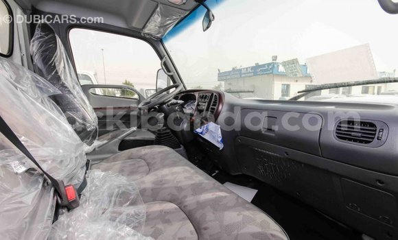Acheter Import Utilitaire Hyundai Chorus Blanc à Import - Dubai, Ouganda Acheter Import Utilitaire Hyundai Chorus Blanc à Import - Dubai, Ouganda