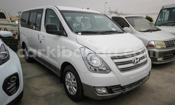 Buy Import Hyundai Chorus White Truck in Import - Dubai in Uganda